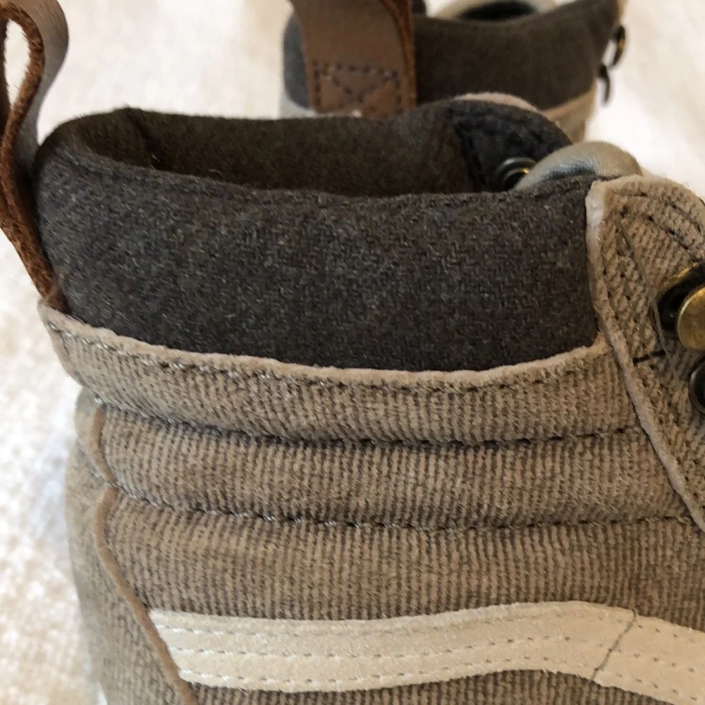 Vans Off the Wall SK8-Hi MTE Waterproof Insulated Shoe in Canvas.